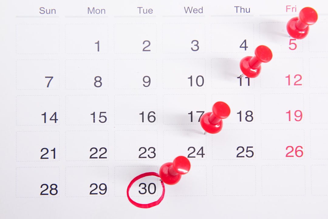 Calendário da transição da escala 6x1 para a escala 5x2 com duas folgas semanais prevista na PEC do fim da escala 6x1