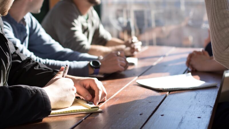 Requisitos da equiparação salarial: o guia completo 2026
