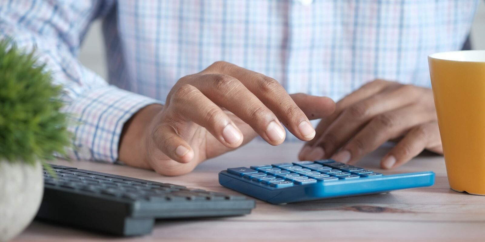 Imposto de renda sobre atrasados do servidor de São Paulo: cálculo com calculadora e documentos