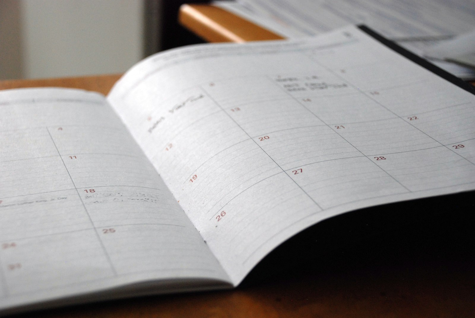Calendário mensal simbolizando a contagem dos dias do aviso prévio proporcional